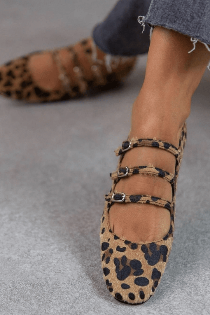 Sapatilhas com Fivela Estampa de Onça