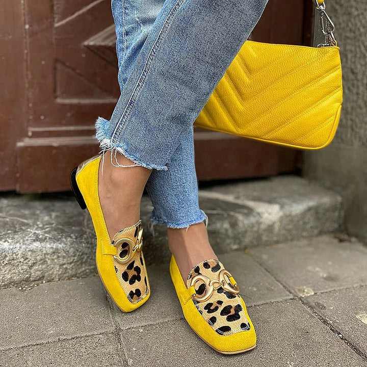 Mocassim Amarelo com Detalhe Animal Print