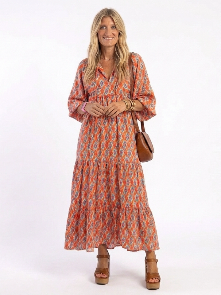 Amara | Vestido Midi com Decote V, Estampa Geométrica e Camadas
