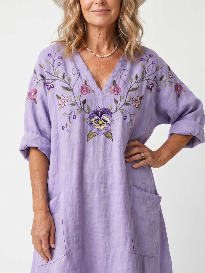 Tavi| Vestido Midi Bordado Floral com Bolso Oversized