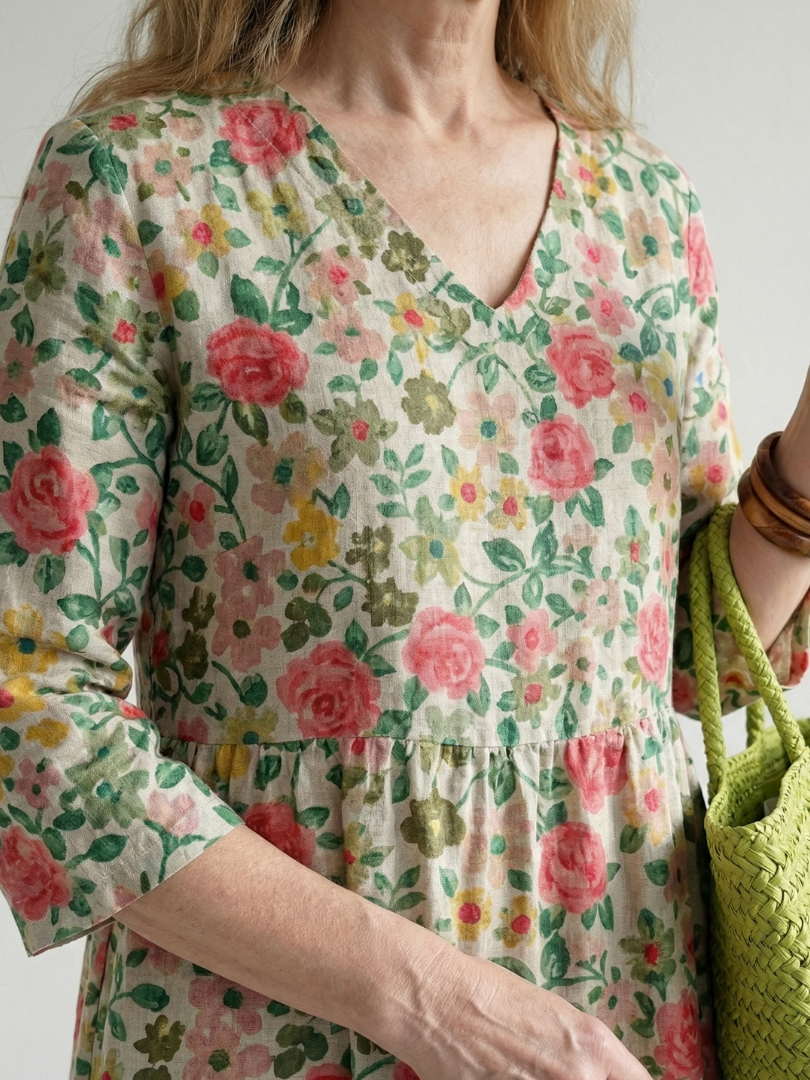 Colin | Vestido Midi com Estampa Floral Dispersa