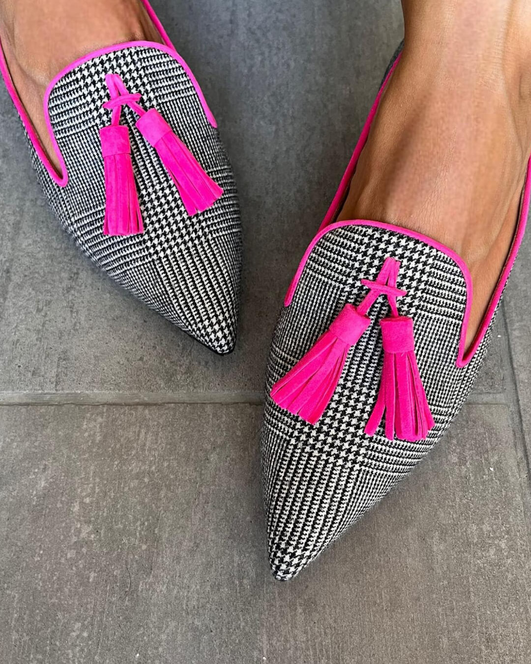 Mocassim Pontudo com Franjas Fluorescentes