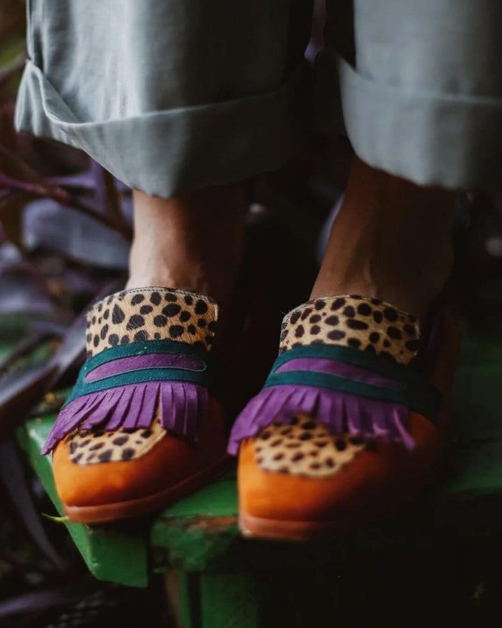 MOCASSIM COM FRANJAS E ESTAMPA ANIMAL