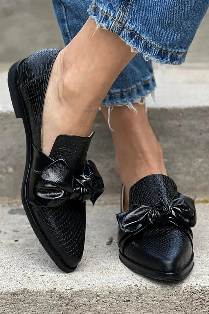 Mocassim Preto com Laço Brilhante