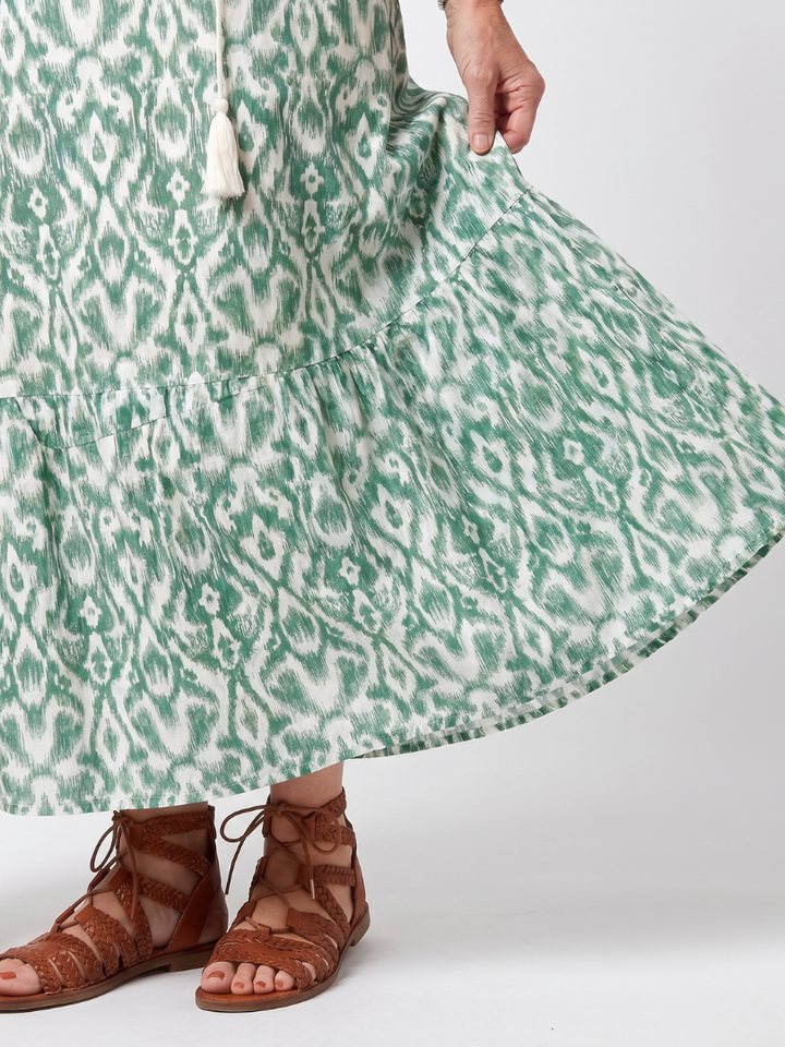 Ilara | Vestido Midi com Decote V e Tassel Estampado