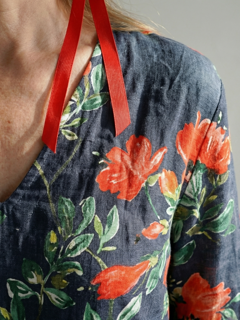 Cyrus | Vestido Midi Floral com Drapeado Suave