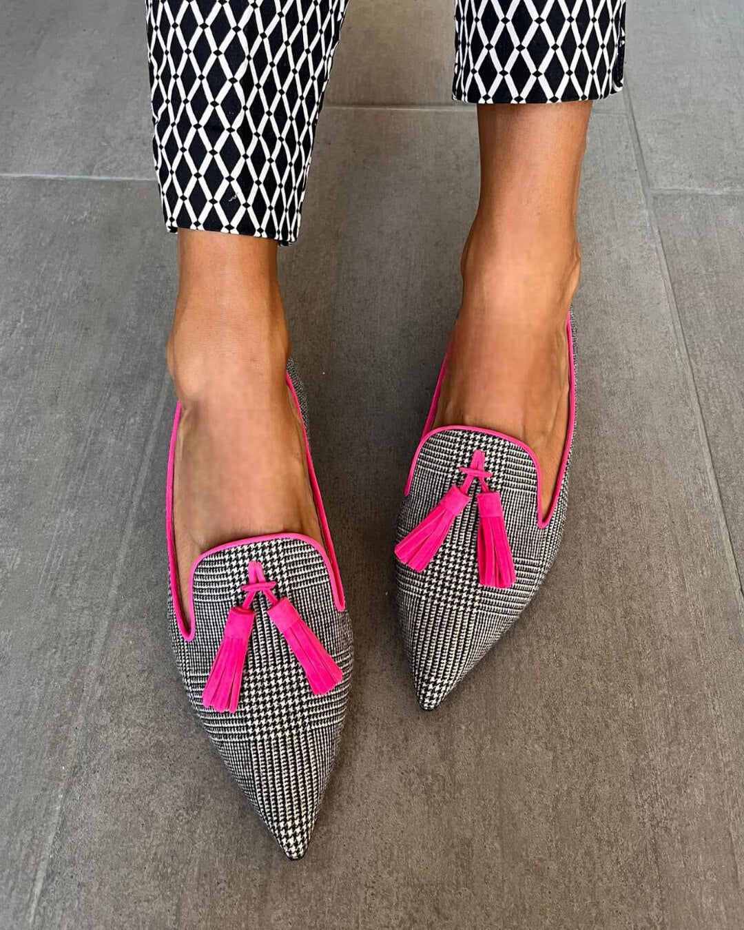 Mocassim Pontudo com Franjas Fluorescentes