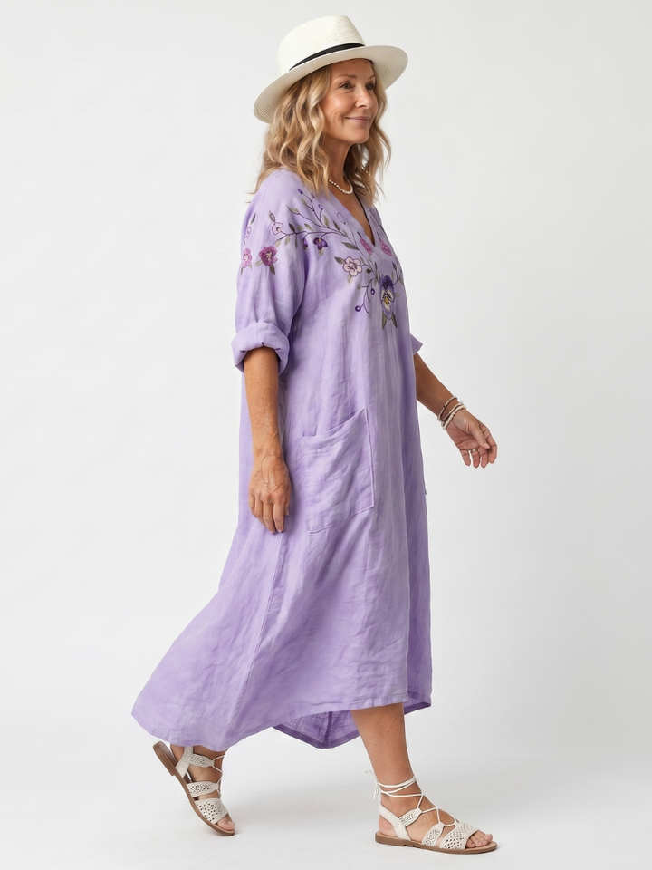 Tavi| Vestido Midi Bordado Floral com Bolso Oversized