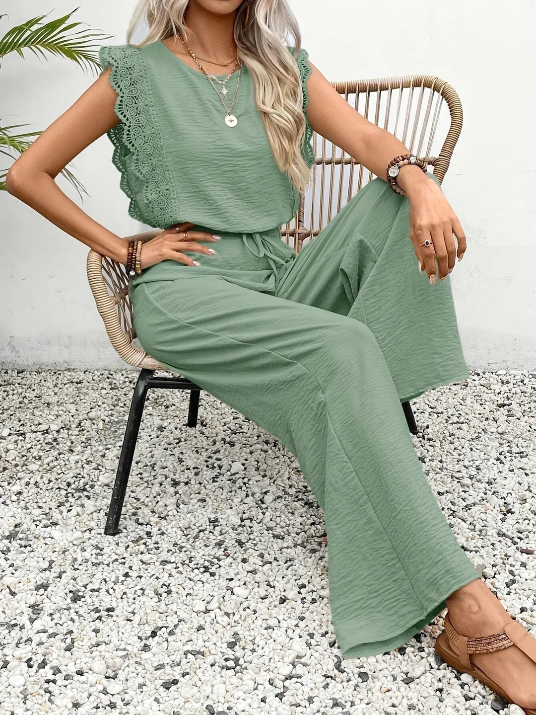 Conjunto Elegante Zella de Duas Peças | Blusa com Renda e Calça Pantalona