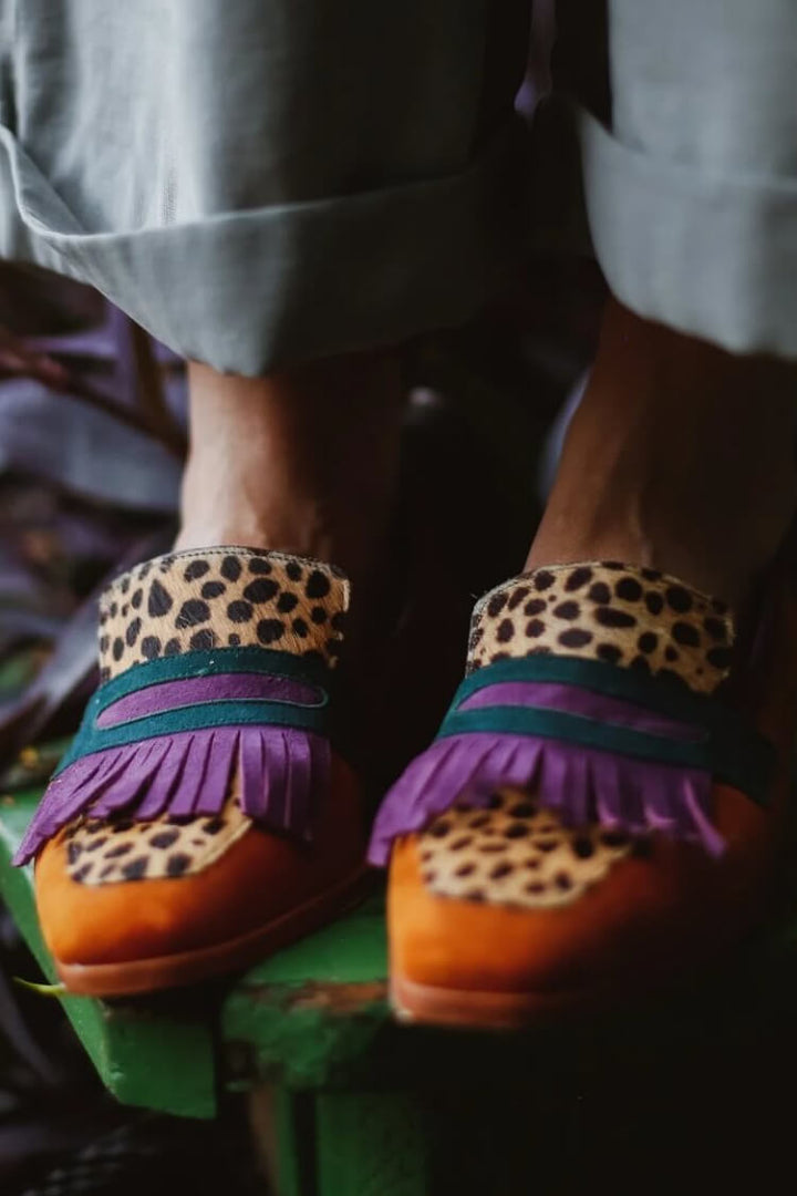 MOCASSIM COM FRANJAS E ESTAMPA ANIMAL