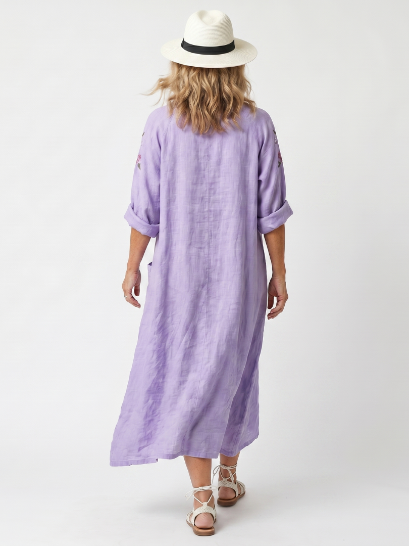 Tavi| Vestido Midi Bordado Floral com Bolso Oversized