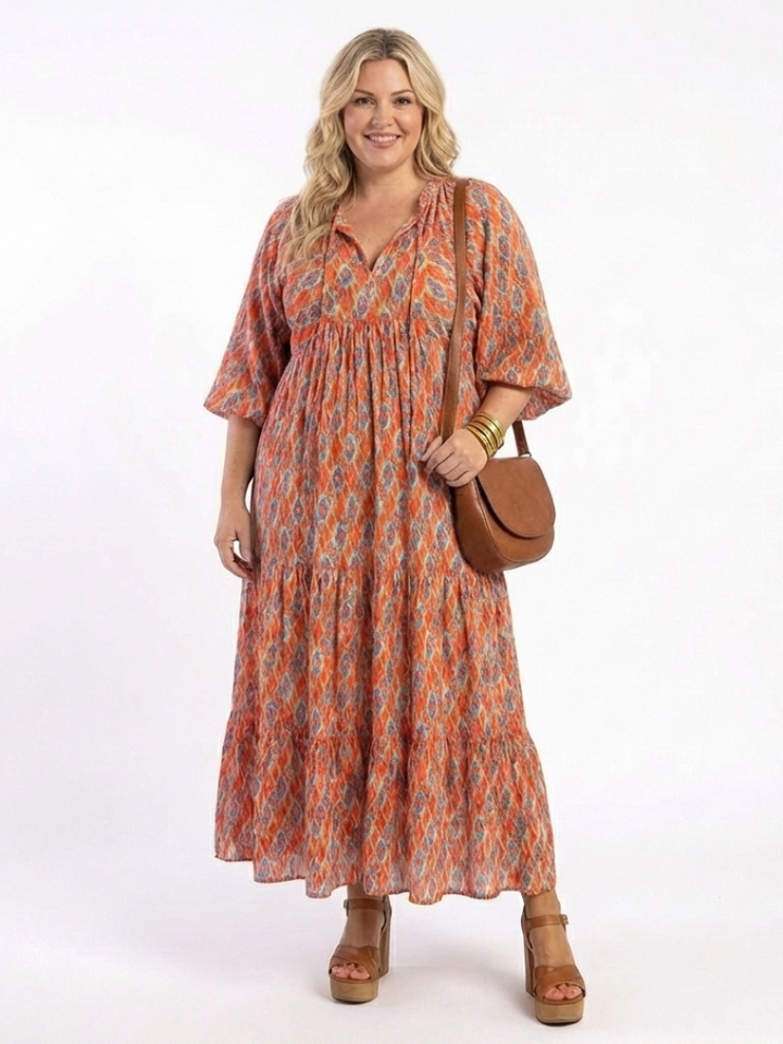 Amara | Vestido Midi com Decote V, Estampa Geométrica e Camadas