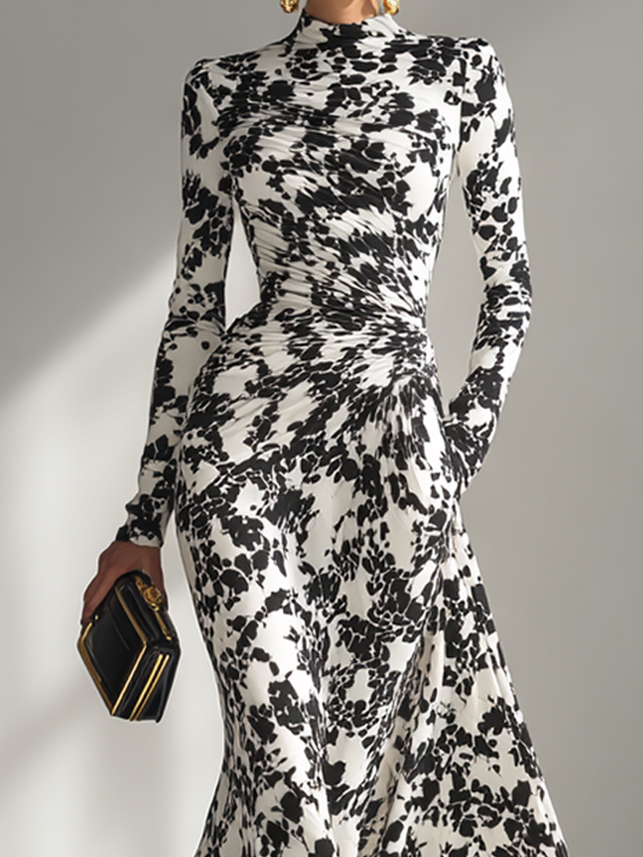 Vestido Envelope Estampado em Preto e Branco com Tecido Stretch