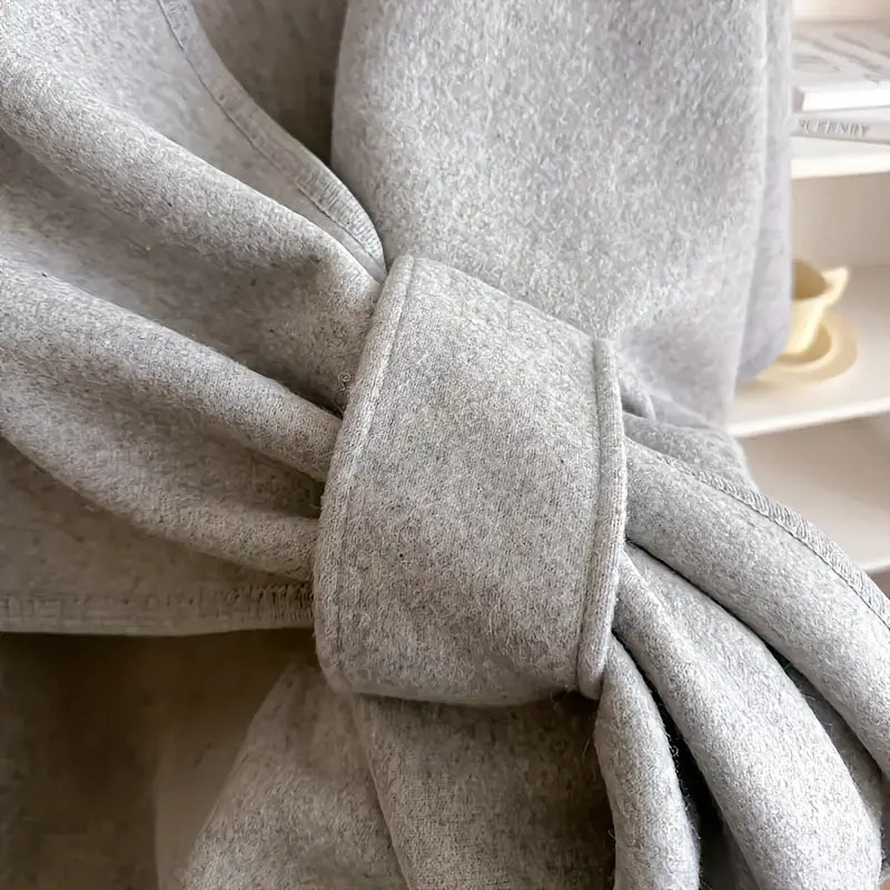 Auren Élise – Draped Fleece Shawl