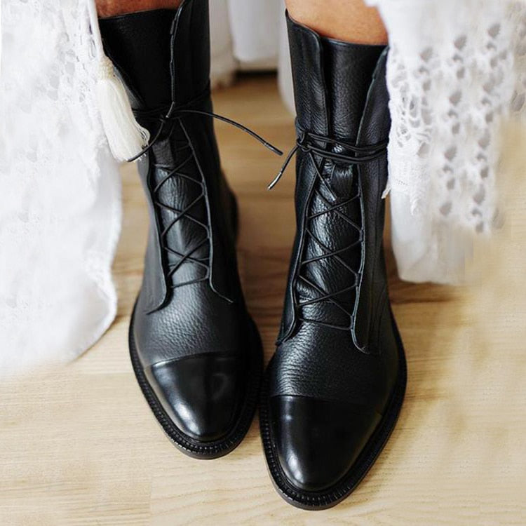Sophia | Bota feminina de cano curto com cadarço