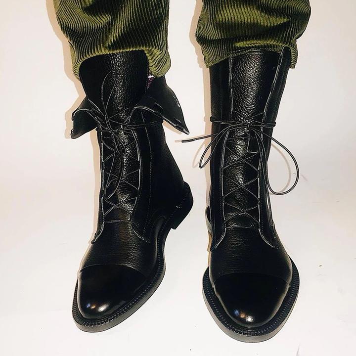 Sophia | Bota feminina de cano curto com cadarço