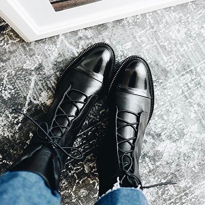 Sophia | Bota feminina de cano curto com cadarço