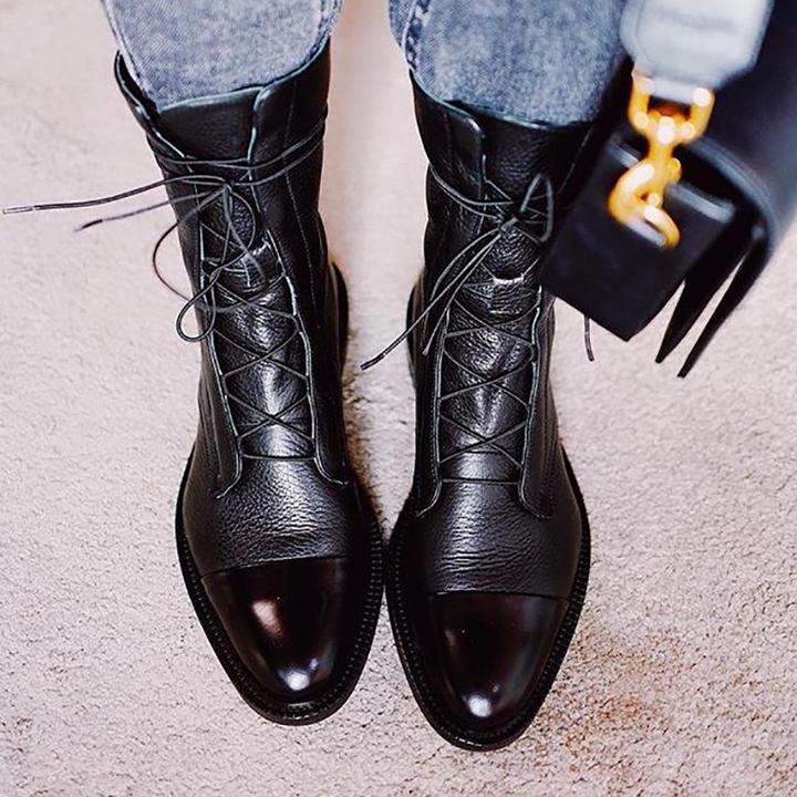 Sophia | Bota feminina de cano curto com cadarço