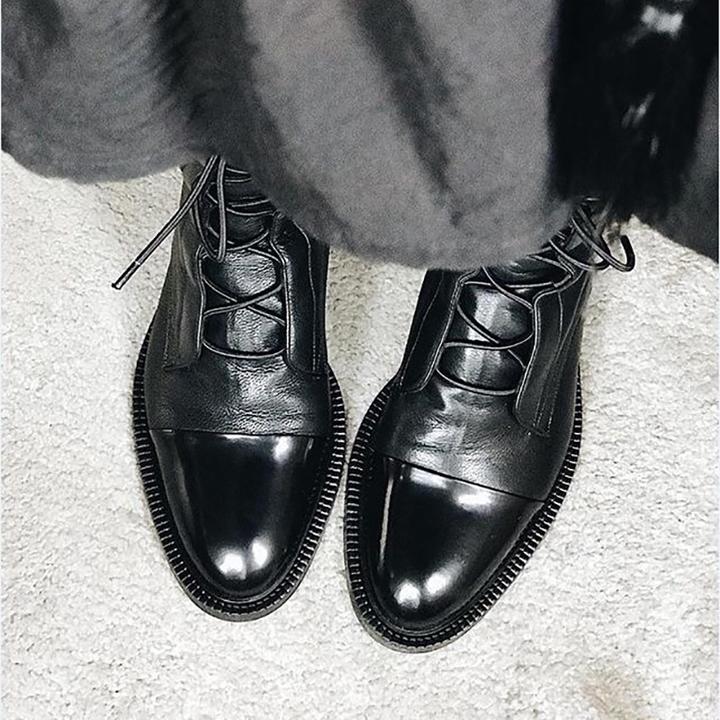 Sophia | Bota feminina de cano curto com cadarço