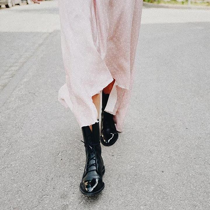 Sophia | Bota feminina de cano curto com cadarço