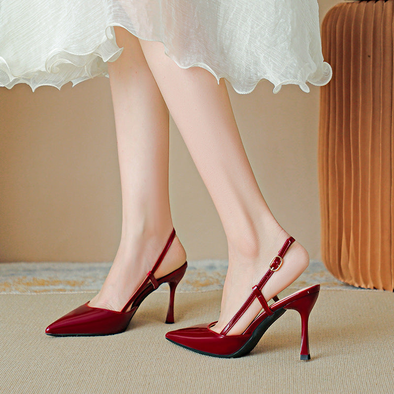 ZURI - Scarpin Elegante de Bico Fino com Alça Ajustável e Salto Stiletto