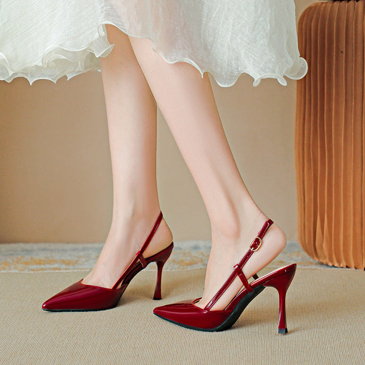 ZURI - Scarpin Elegante de Bico Fino com Alça Ajustável e Salto Stiletto