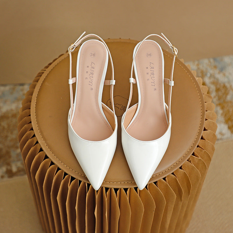 ZURI - Scarpin Elegante de Bico Fino com Alça Ajustável e Salto Stiletto
