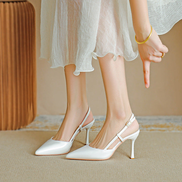 ZURI - Scarpin Elegante de Bico Fino com Alça Ajustável e Salto Stiletto