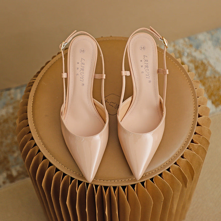 ZURI - Scarpin Elegante de Bico Fino com Alça Ajustável e Salto Stiletto