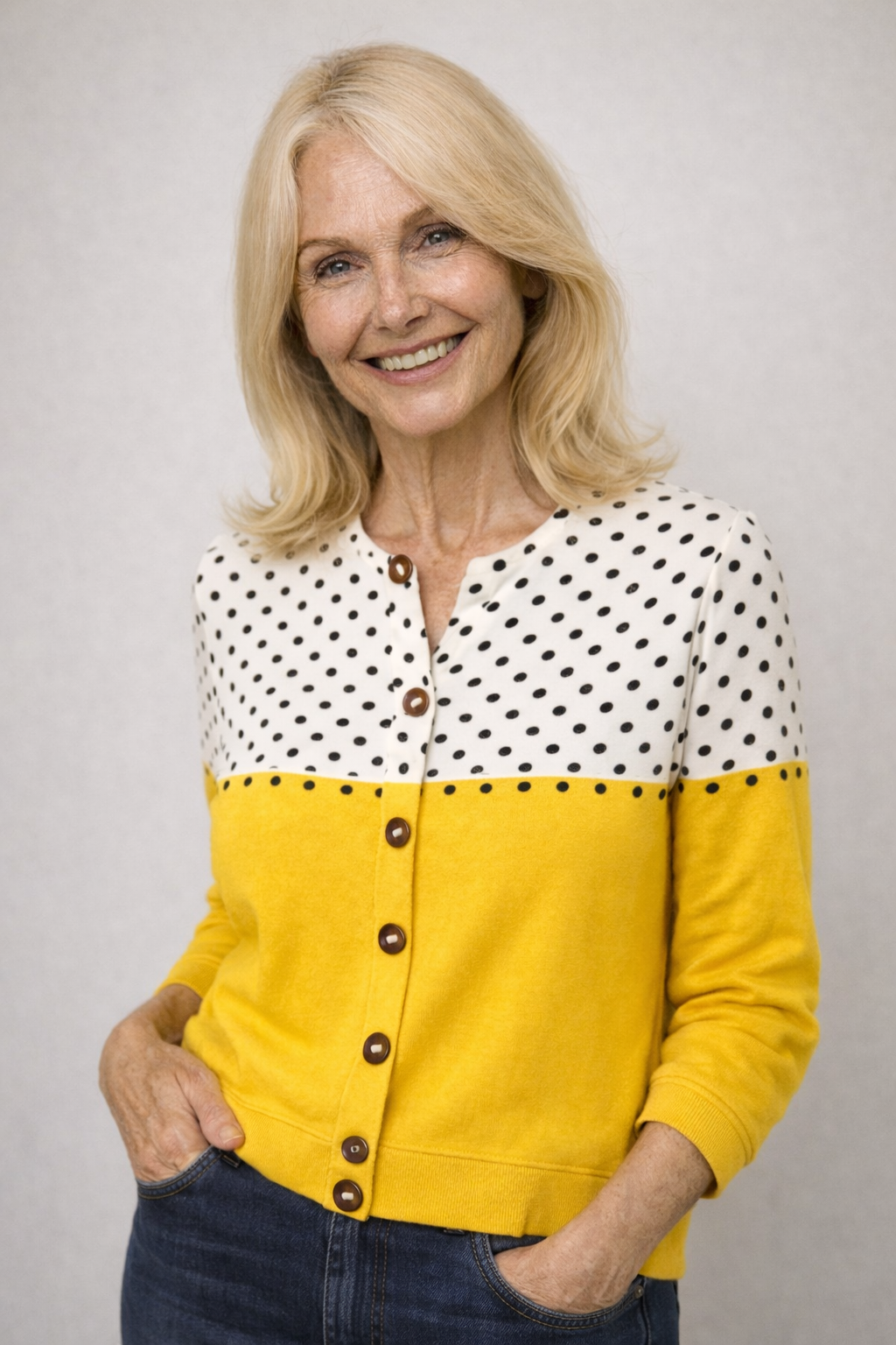 Suéter Cardigan Feminino em Poliéster com Estilo Vintage — Malha Aconchegante e Atemporal para Elegância Diária
