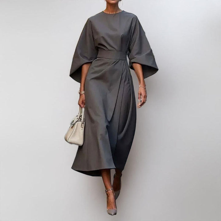 Eldra | Vestido Longo com Mangas Morcego e Toque de Cetim