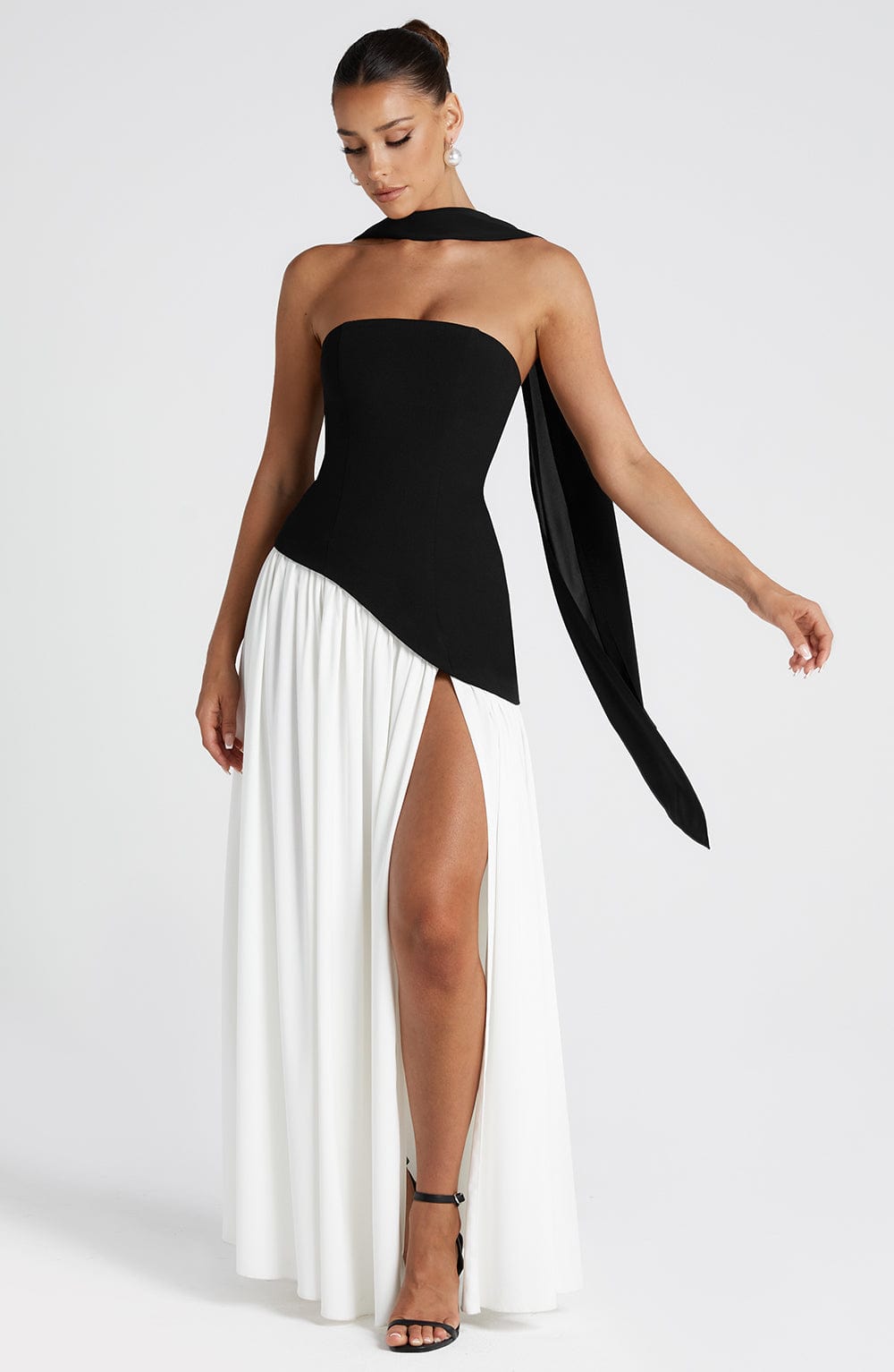 Vestido Longo Luxo Chic com Fenda