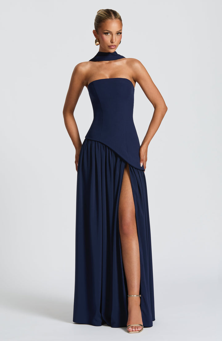 Vestido Longo Luxo Chic com Fenda