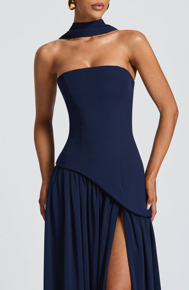 Vestido Longo Luxo Chic com Fenda