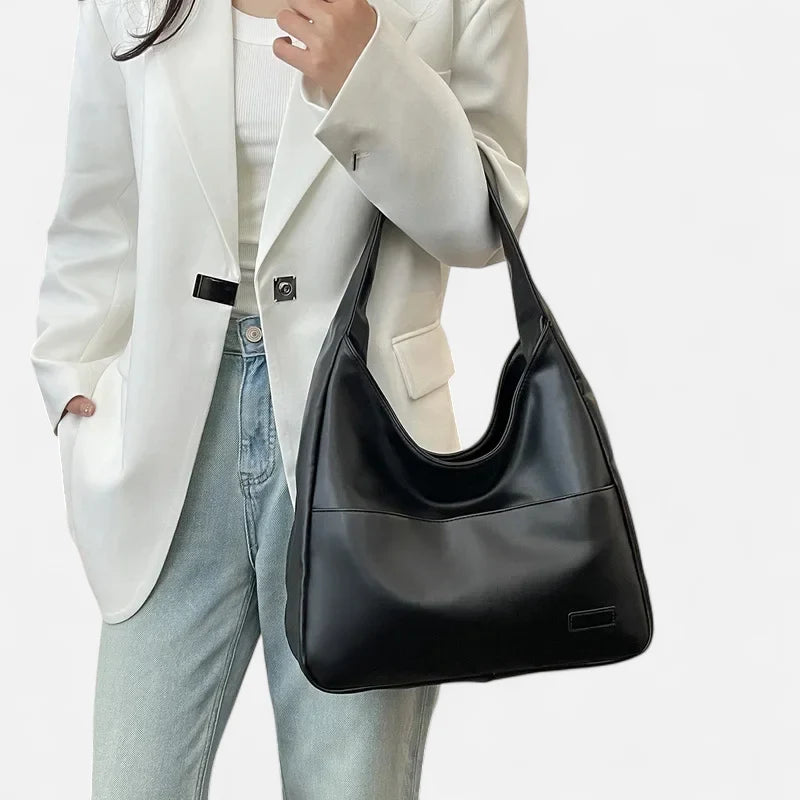 Charlotte | Flowy Hobo Camille