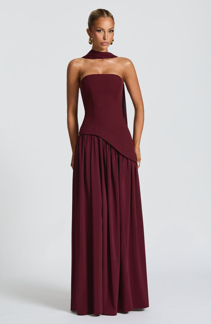 Vestido Longo Luxo Chic com Fenda