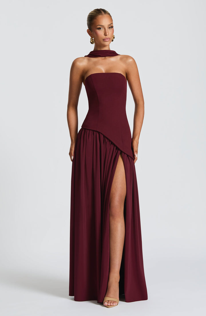 Vestido Longo Luxo Chic com Fenda