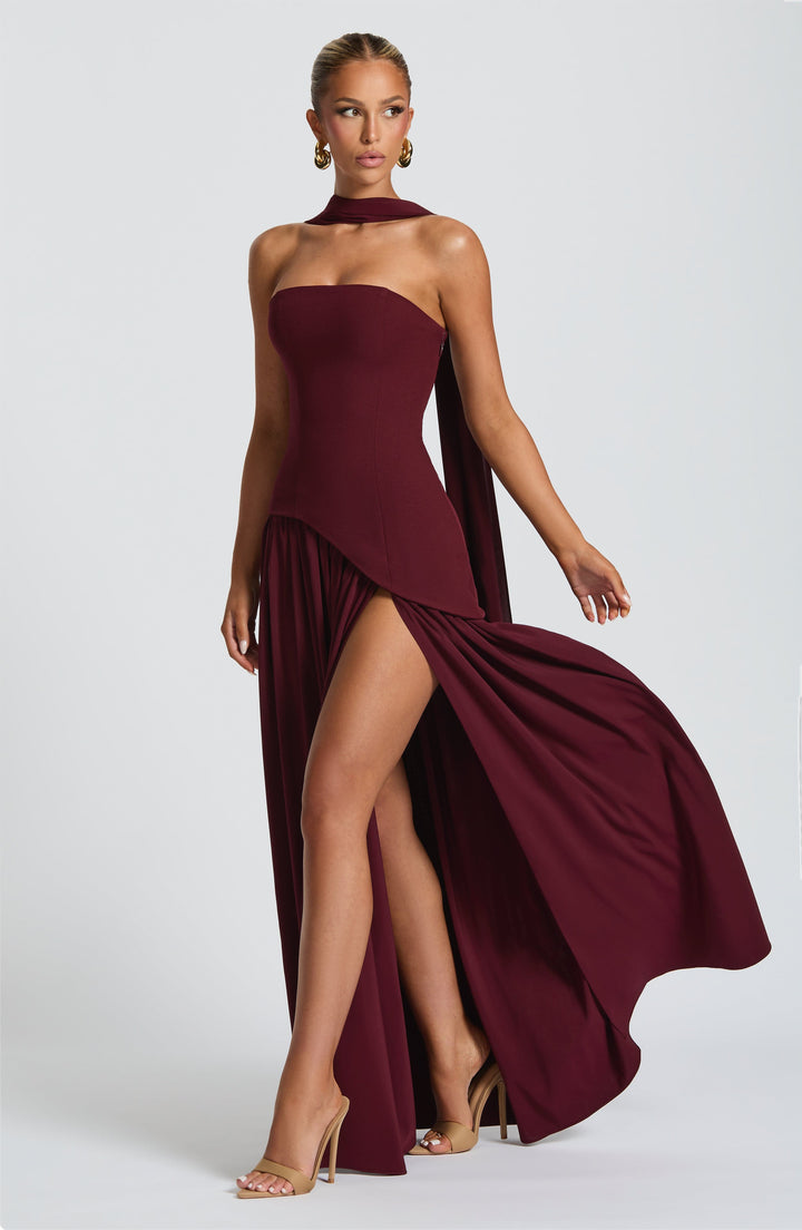 Vestido Longo Luxo Chic com Fenda